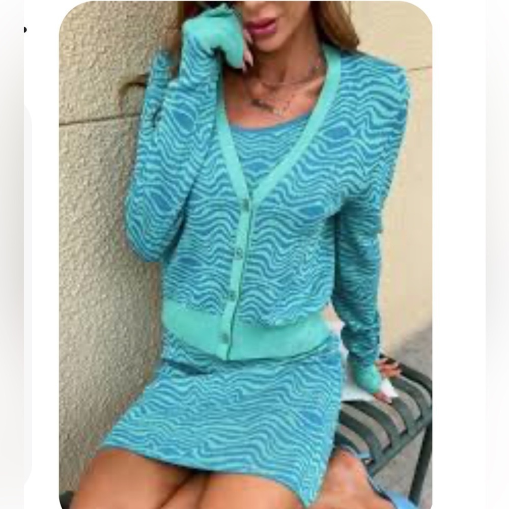 Zara Blue Turquoise Waves Jacquard Knit Cropped Cardigan Sweater Size MEDIUM NWT